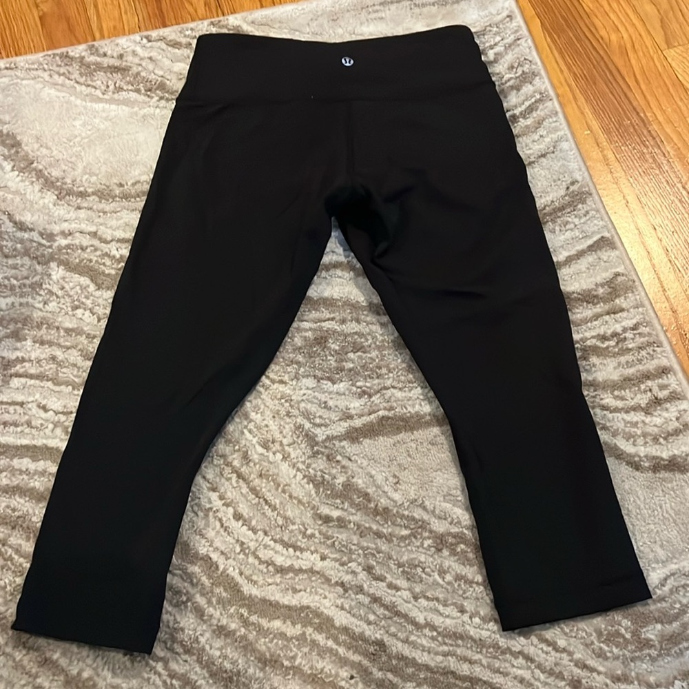 Cropped, light weight lulu leggings